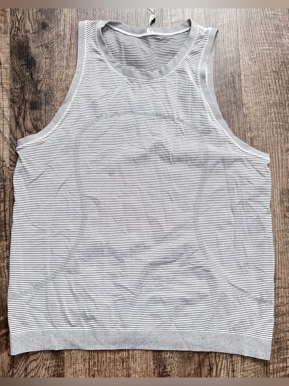 Lululemon Women’s Size 10 Swiftly Relaxed Black & White Tank Top